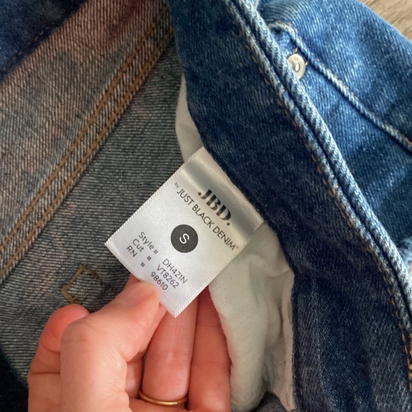 Short jean shorts size S. good condition - Picture 2 of 3